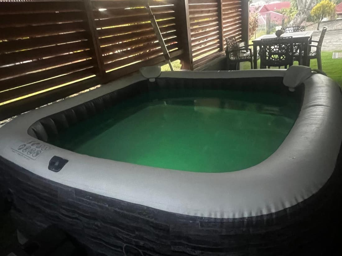 Aurore des îles-- F3 avec jacuzzi et terrasse