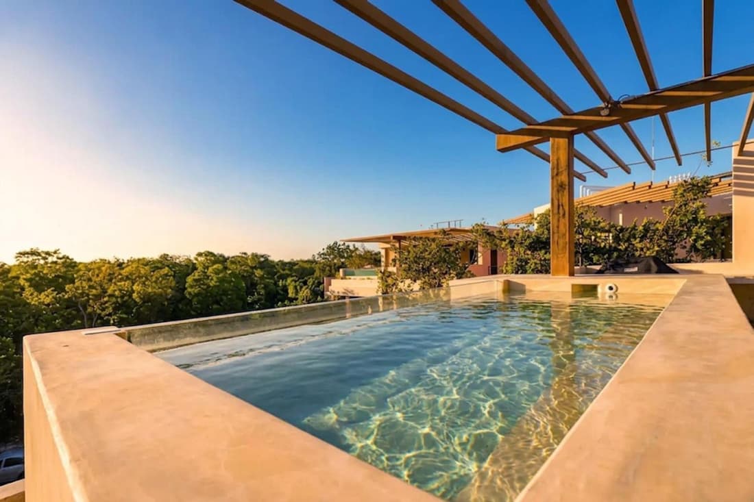 Private Rooftop Pool 3BR Penthouse in the Jungle