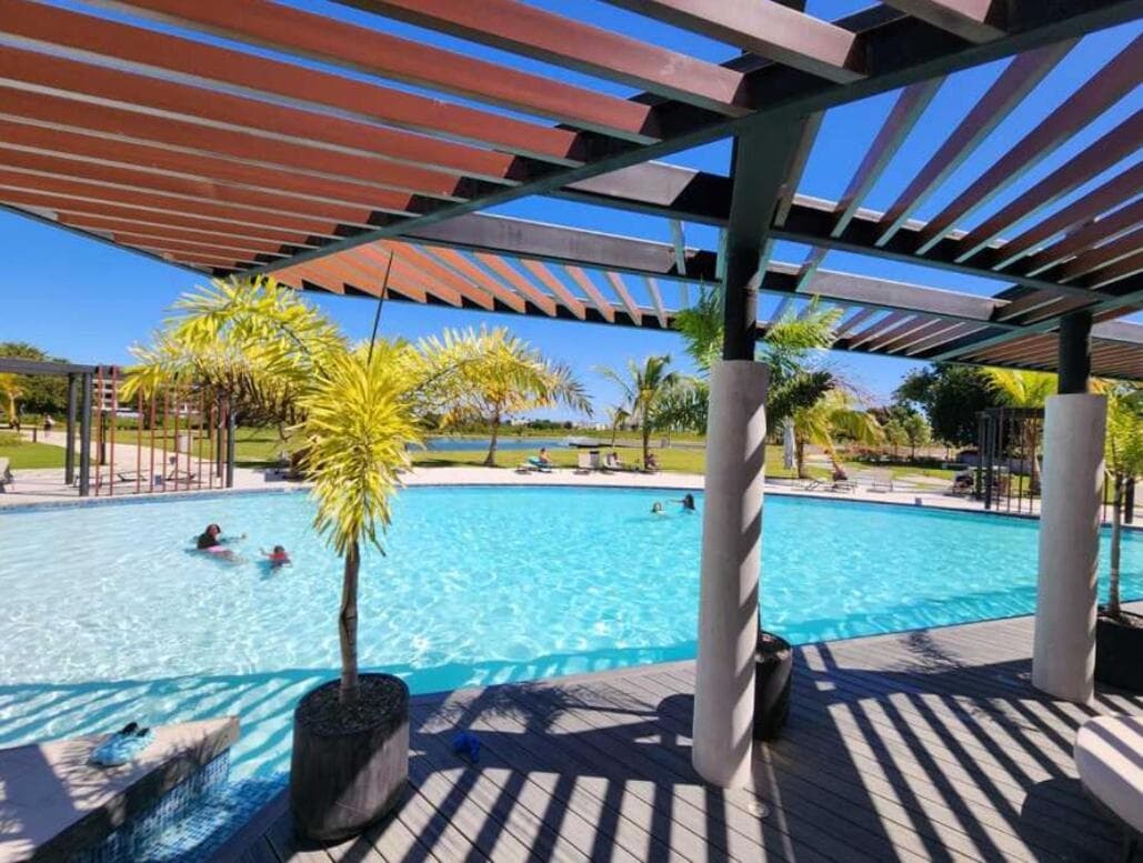 3BR Condo in Panorama Lake C3-103 Concierge Service Pool y Gym
