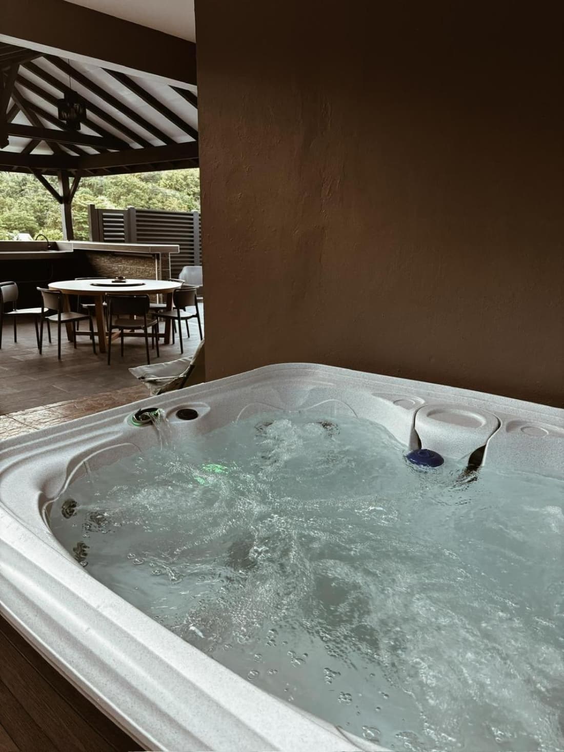 Évasion Créole Détente tropicale avec piscine, jacuzzi et plage à proximité!