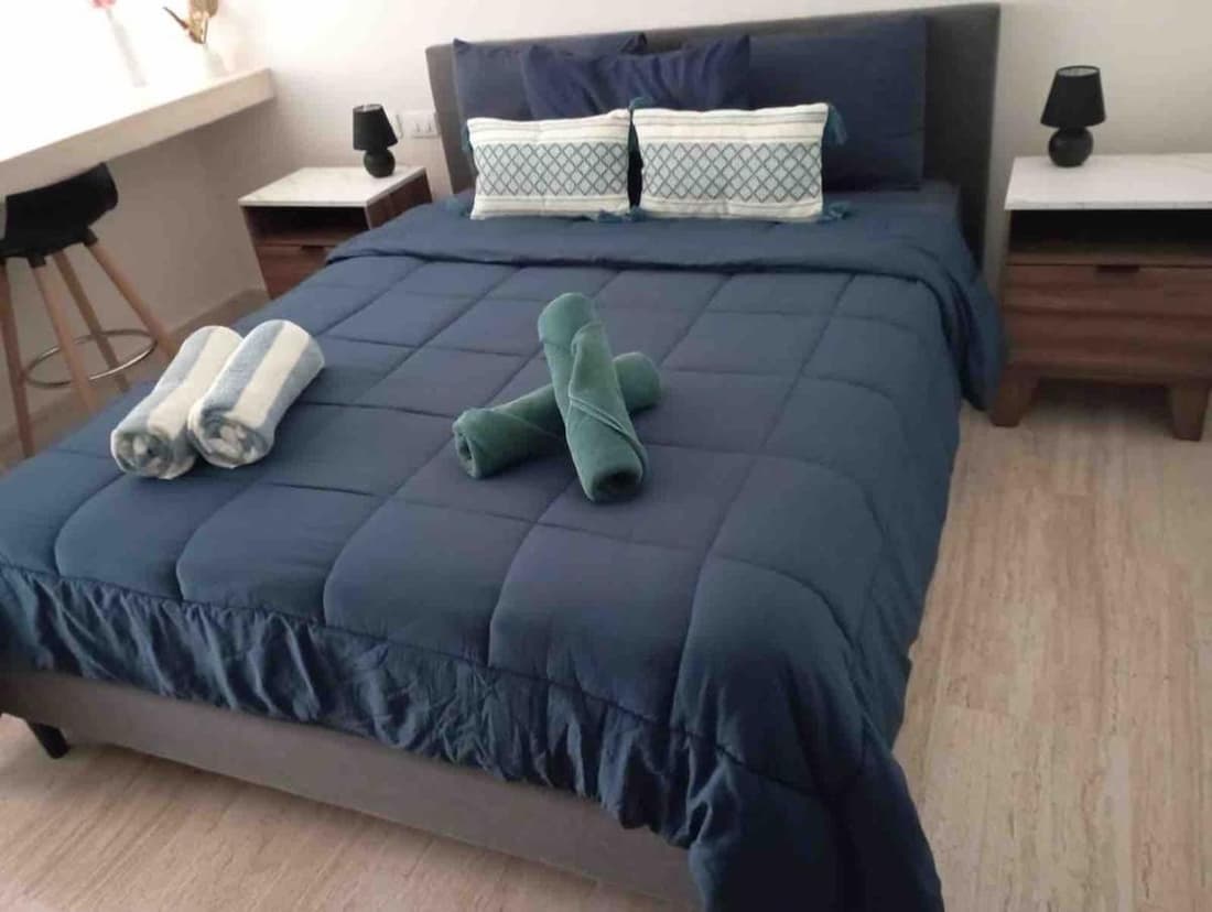 Luxury Studio Rooftop,Pool,Gym,Wifi,close to Beach