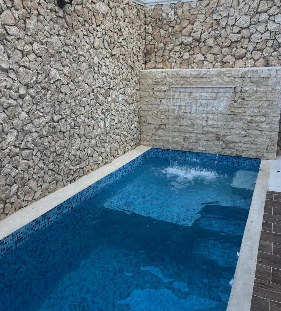 3 bedrooms home one block from the beach with pool, very central location