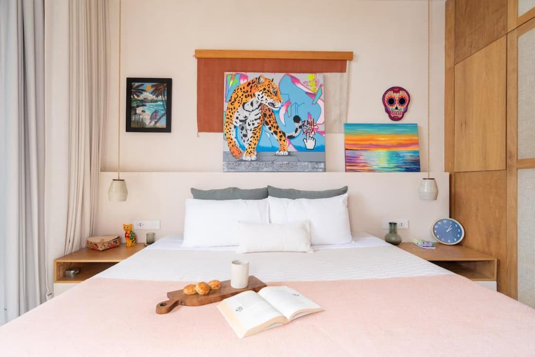 Chic Studio wrestaurant, yoga, coworking areas