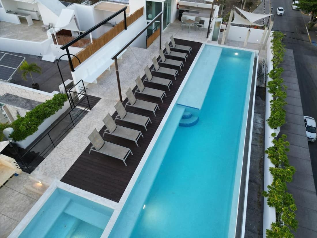 Seaview Roof Pool and Hammock 3 Blocks from Beach