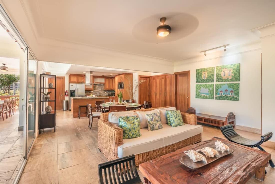 Private terrace with 3br and beach access