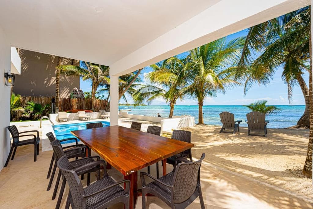 Oceanfront home with beach access pool balconies & waterfront hammocks - Villa Sol