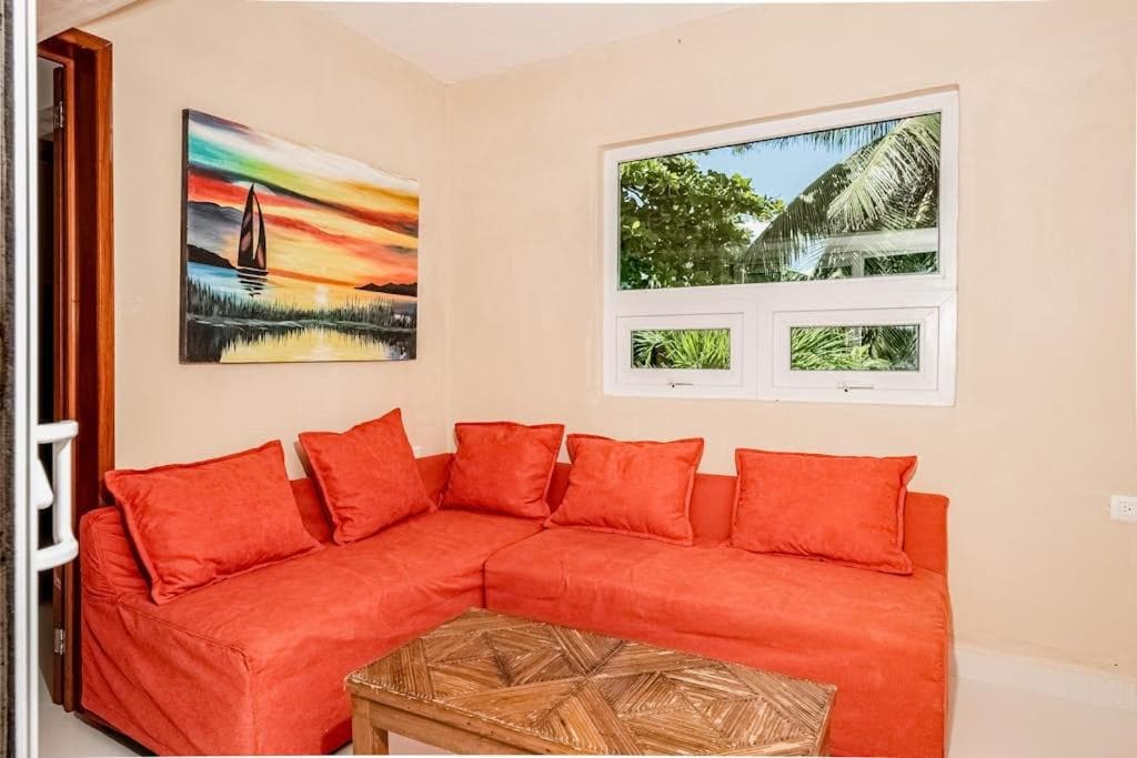Oceanfront home with beach access pool balconies & waterfront hammocks - Villa Sol