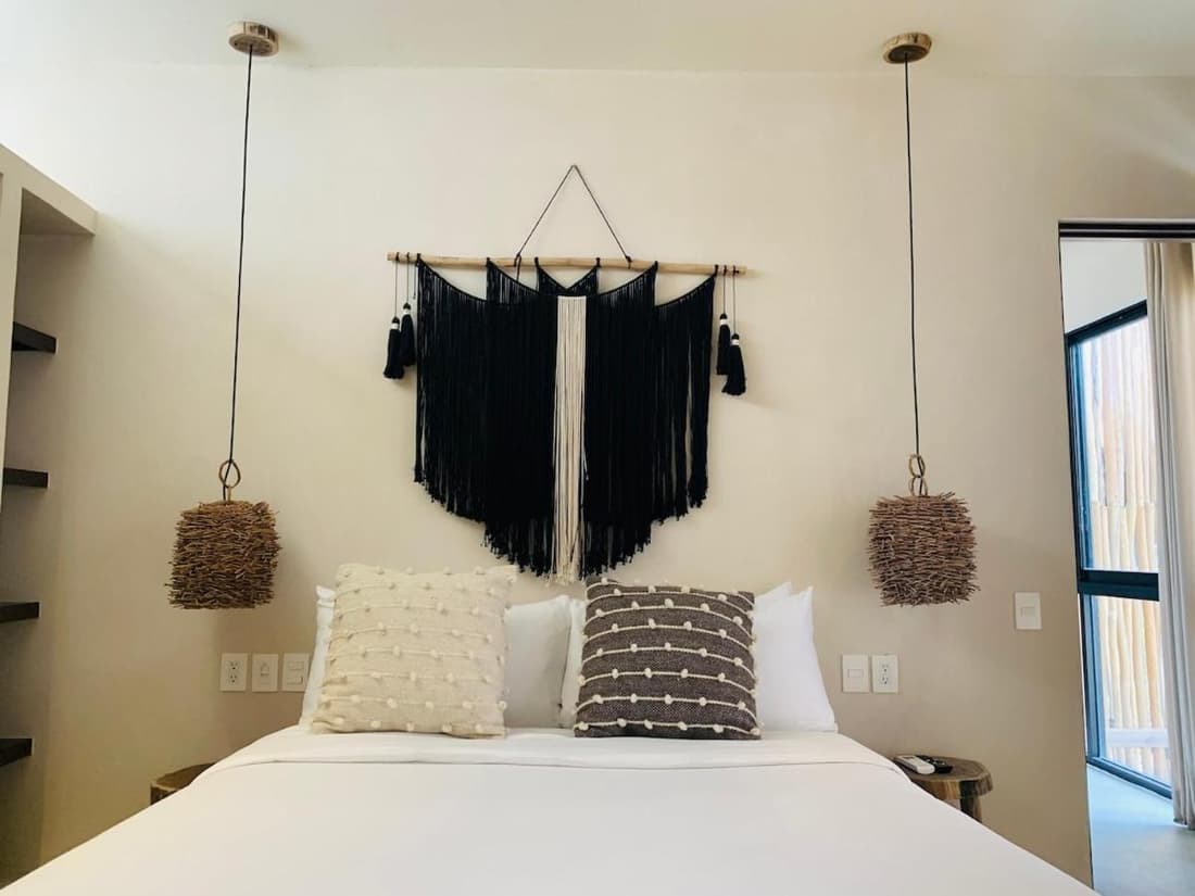 1 Bed Private balcony Great location