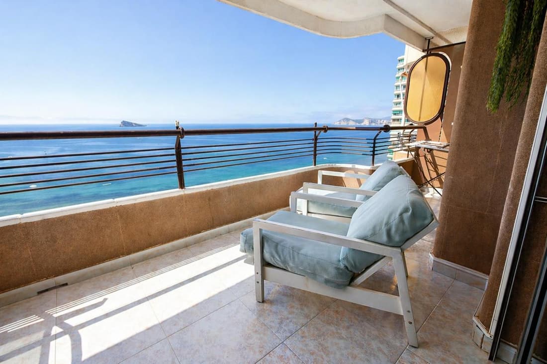 Apartamento en Primera Línea con Vistas y Piscina