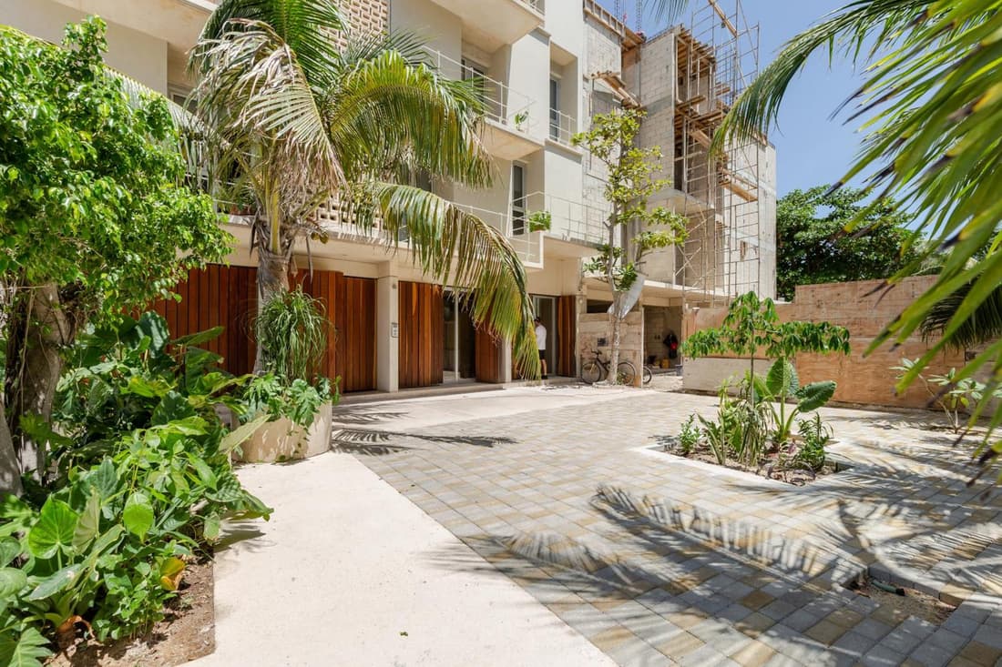 Hola Donceles Suites