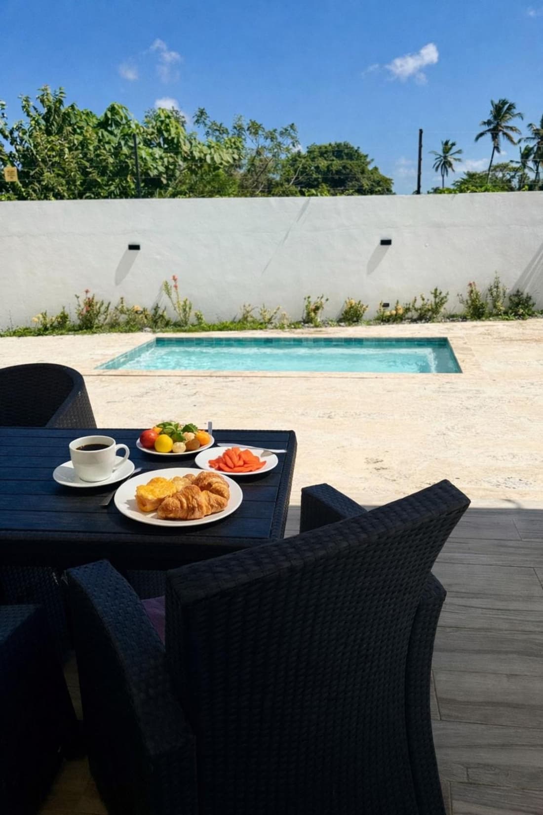 Modern 2BR Villa with Private Pool, Starlink WiFi, Security, Near Macao Beach