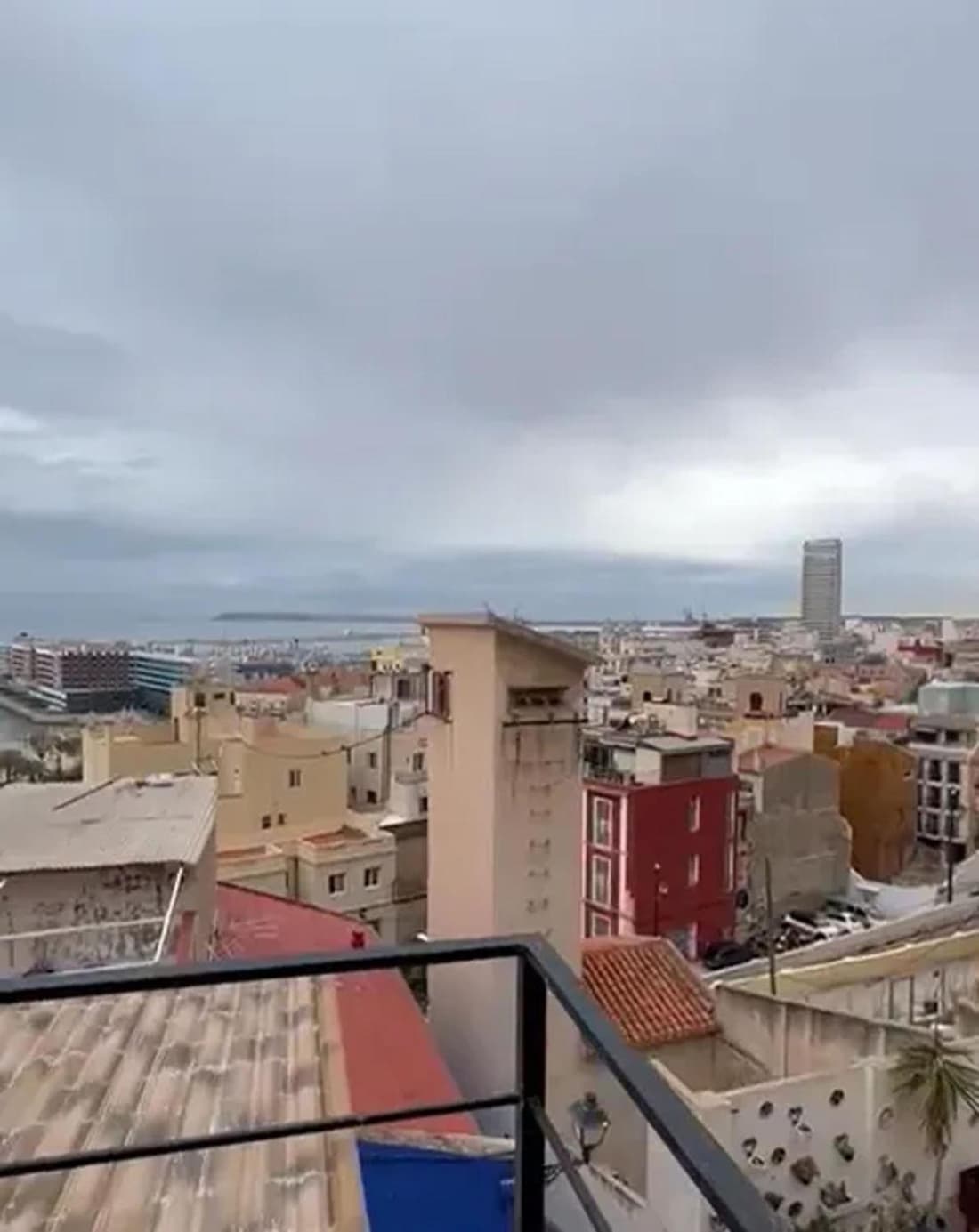 Comfortable house with sea view in Alicante + Garden