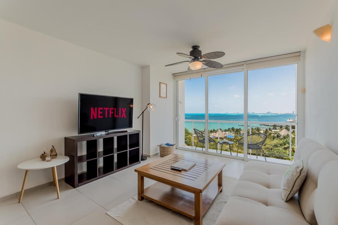 TROPlCAL Beachfront 2 BDR by Casa Paraíso