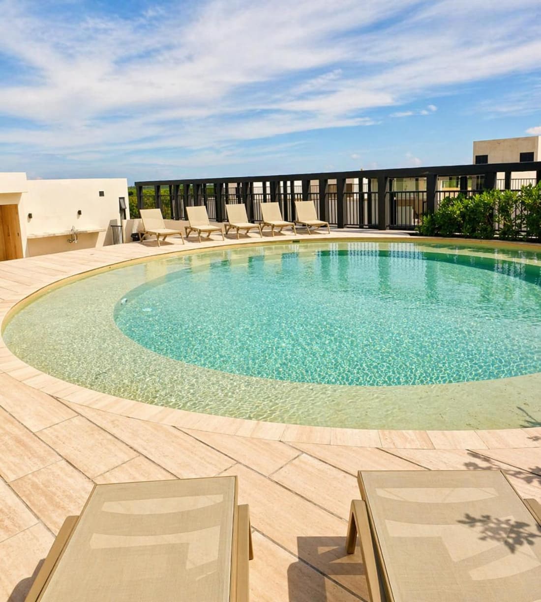 HeusHaven Tuk Hacienda Studio Roof Pool Padel
