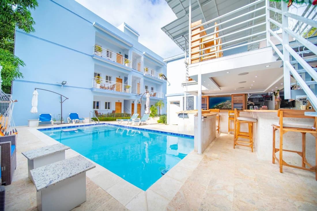 CDC 6 - 1BR Apt with Pool Cigar Bar Lounge