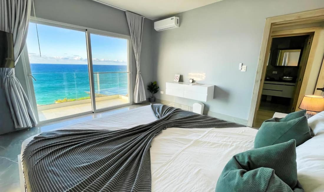 Romantic, oceanfront getaway