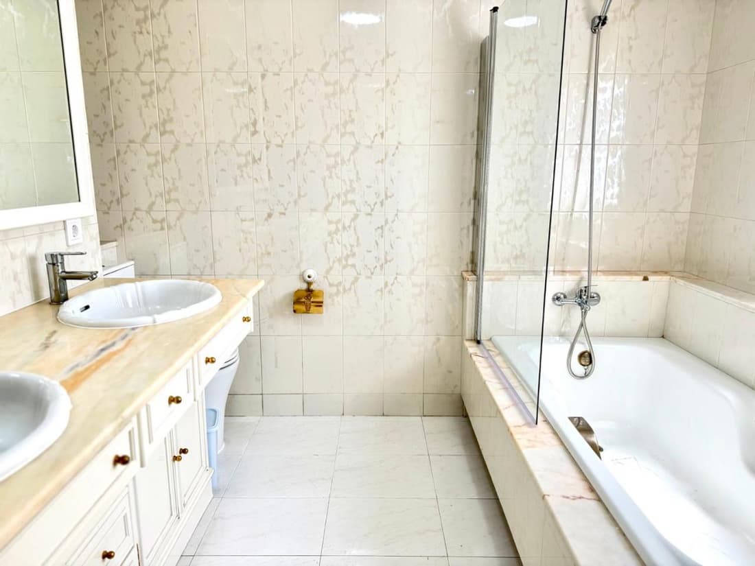 Beachfront Apartment for 6, 3 Bathrooms, Levante Beach