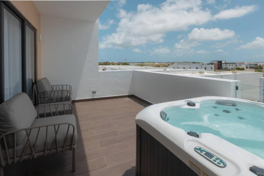 2Level Retreat, Jacuzzi