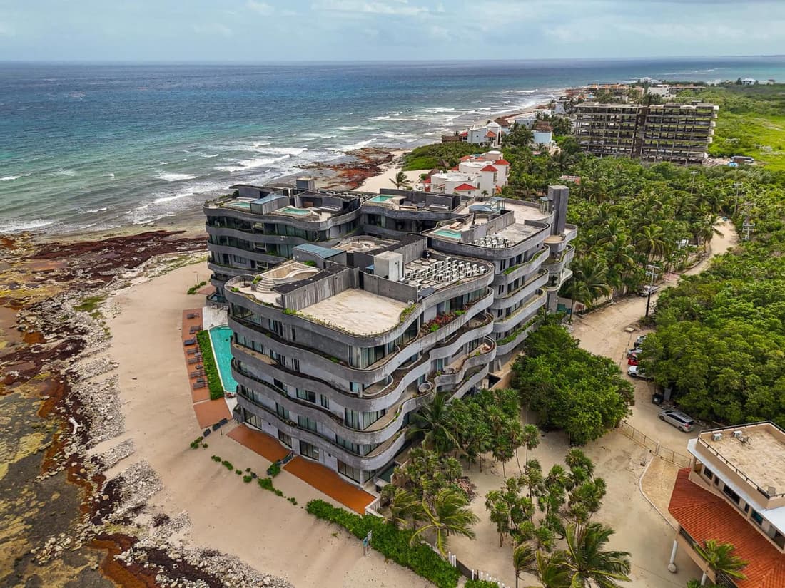Oceanfront 3BR Luxury Maiim Tankah with Pool & Gym