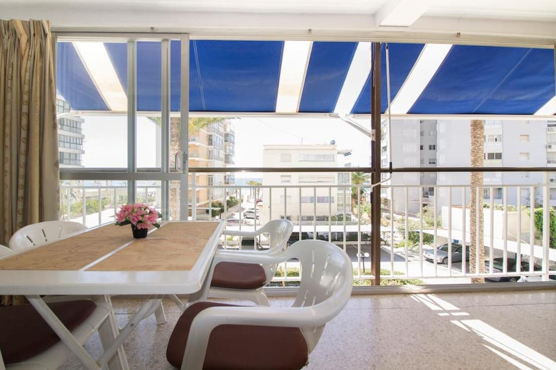 apartamento playa de Levante,parking, aire dos habitaciones y dos baños vistas playa y jardin