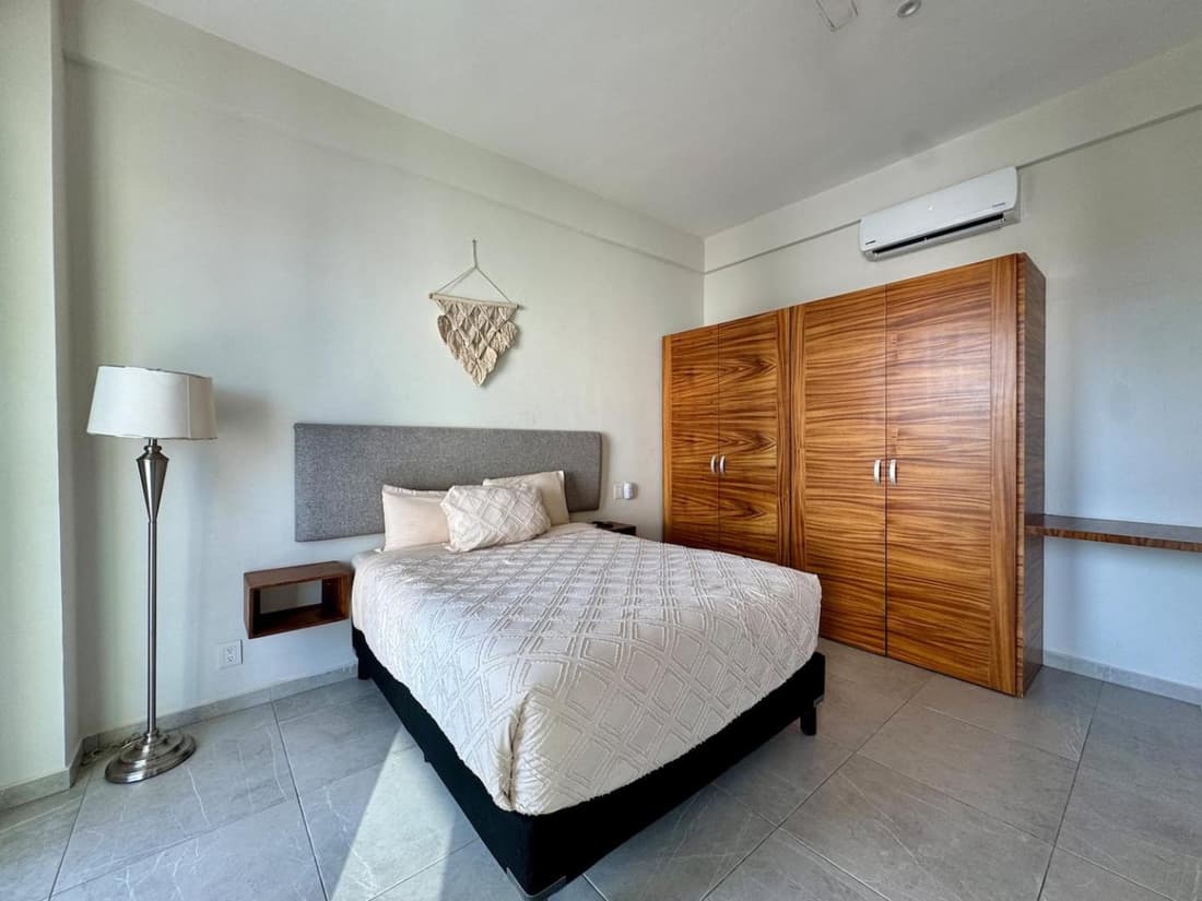 Ideal Area, Comfy Bed, 4 Blocks from 5th & Shops