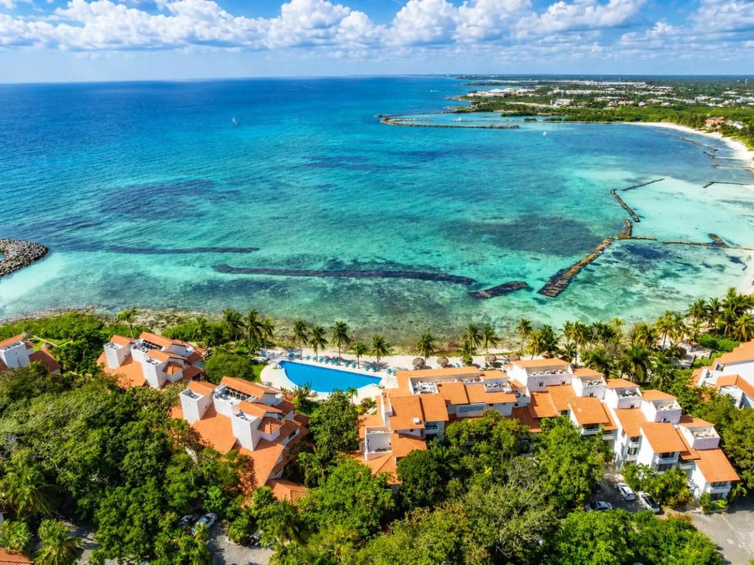 Beachfront condo with loft and sea views