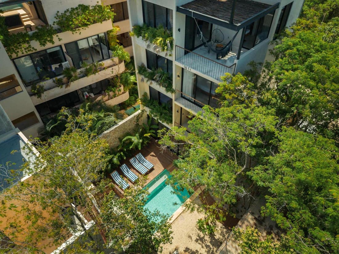 Luxury 5 Bedroom Pool Tiki Bar & Outdoor Gym