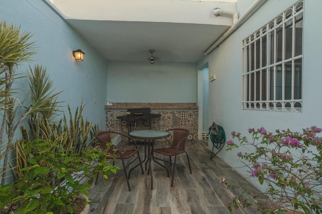 Casita Afremov 2 bedrooms beautiful & comfortable very close to a park, stores, and restaurants