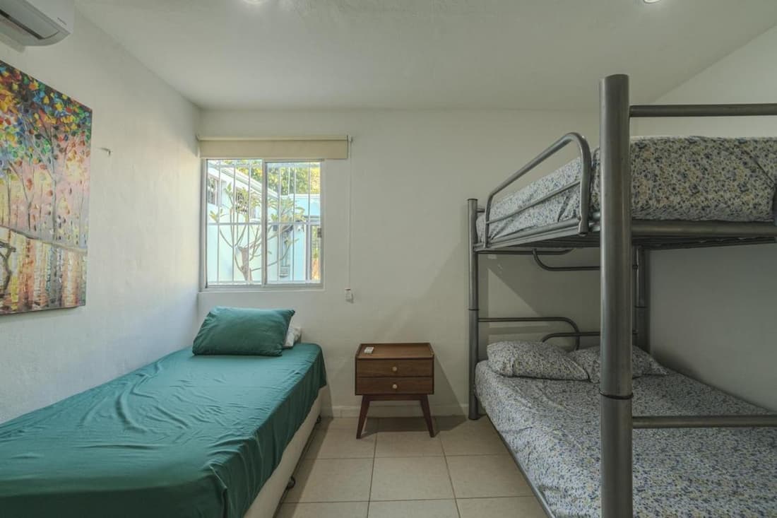 Casita Afremov 2 bedrooms beautiful & comfortable very close to a park, stores, and restaurants