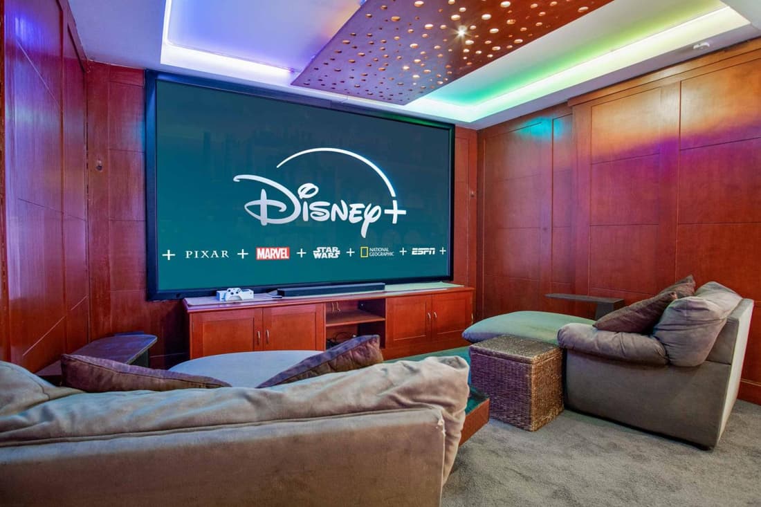Gaming Villa - 4 Bedrooms - Private Pool - Movie Theater - fits 10