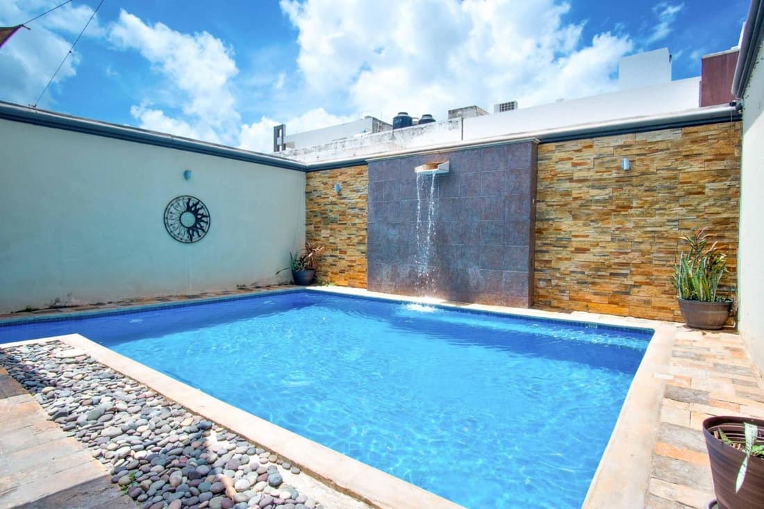 Gaming Villa - 4 Bedrooms - Private Pool - Movie Theater - fits 10