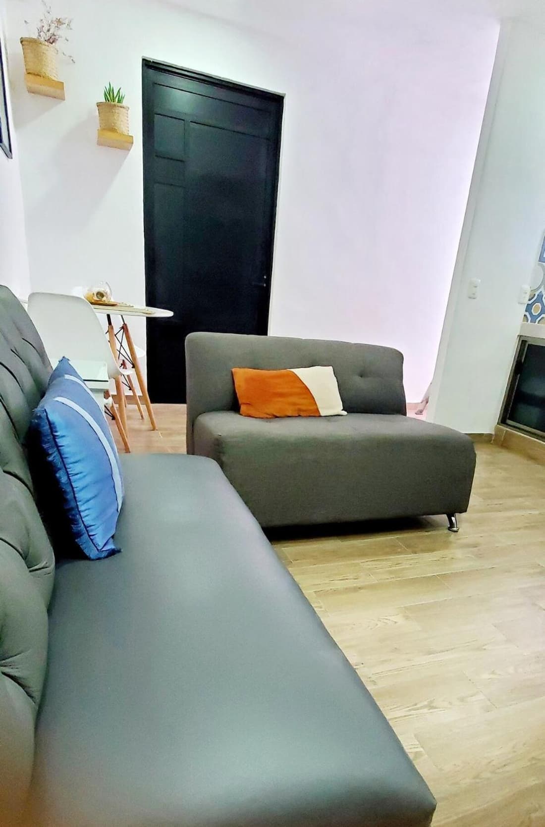 Estudio Privado a 3 cuadras de Gran Plaza y Bus a la Playa