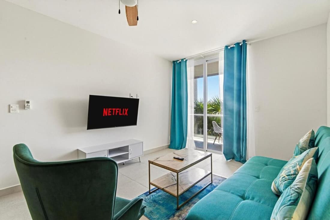 Akumal Caribbean 2BR Beach Condo Walk to Beach 7 Rooftop Pools