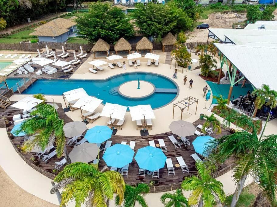 Appartement avec piscine et accès direct plage 249