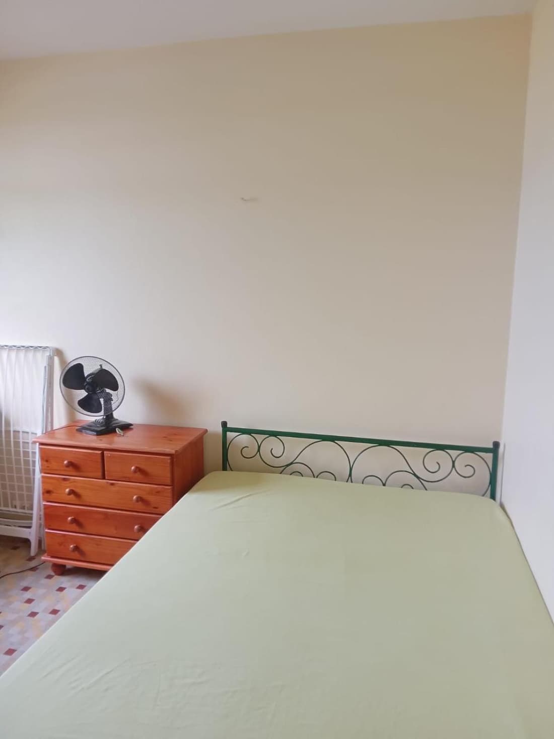 Large bedroom in a private host house with shared bathroom, garden, veranda, and private parking