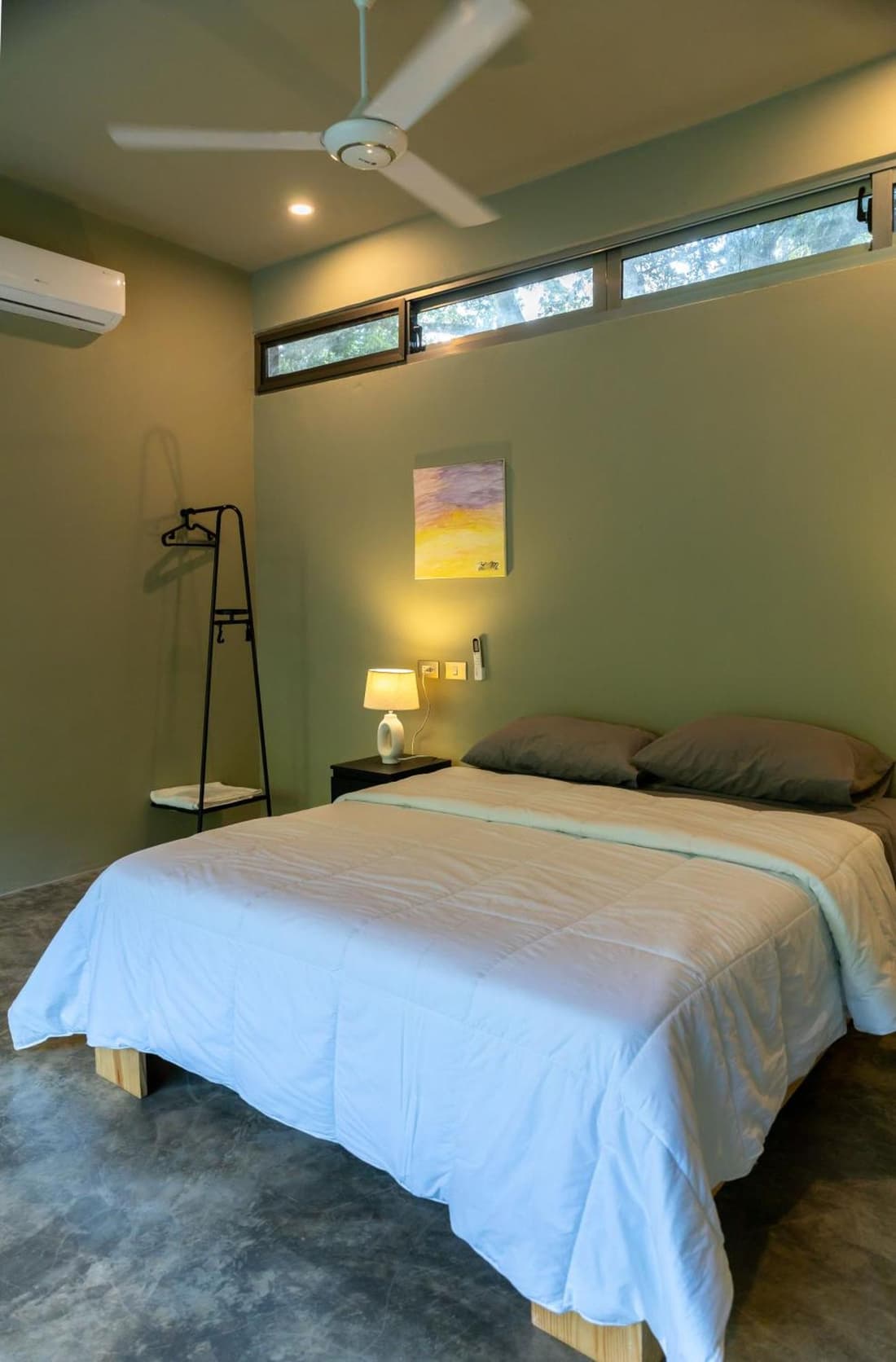 Elegant and Stylish - Riverside Tiny House Apartment