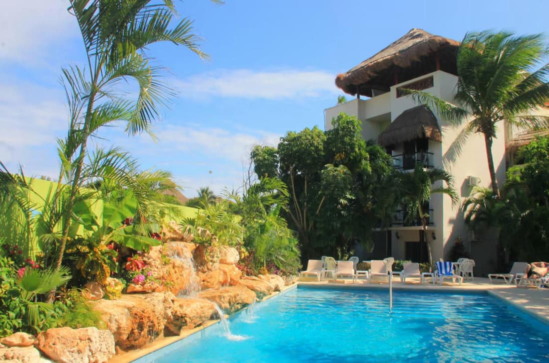 Beachside Penthouse with Pool & Balcony