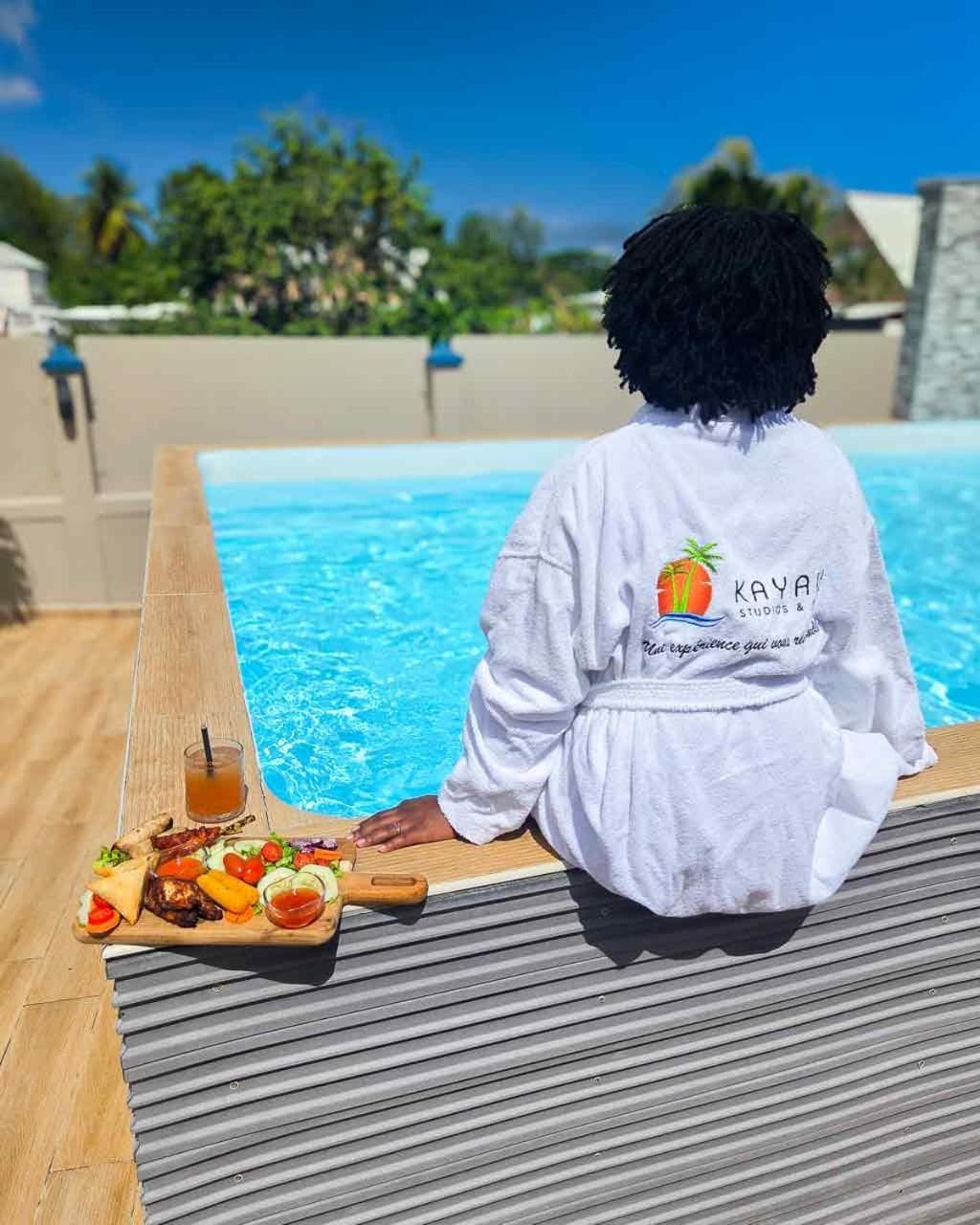 Évasion en Plein Cœur de Port-Louis T3 avec Piscine, Jacuzzis, Sauna, Tapas & Mocktails