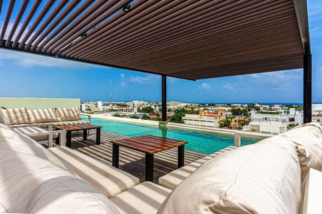 Seaview Roof Pool, Gym Onsite, 4 Blocks to 5th Ave