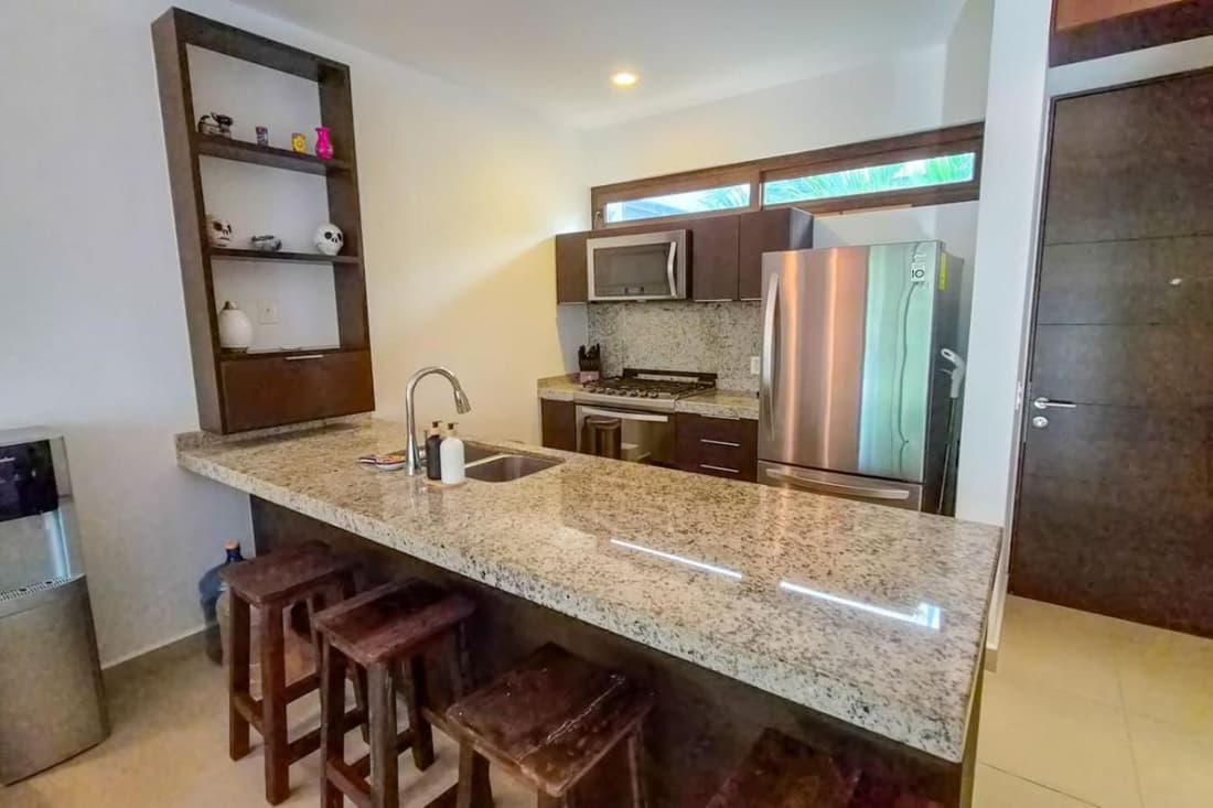 2 pools and beach club 10 minutes away - Chaká Condo
