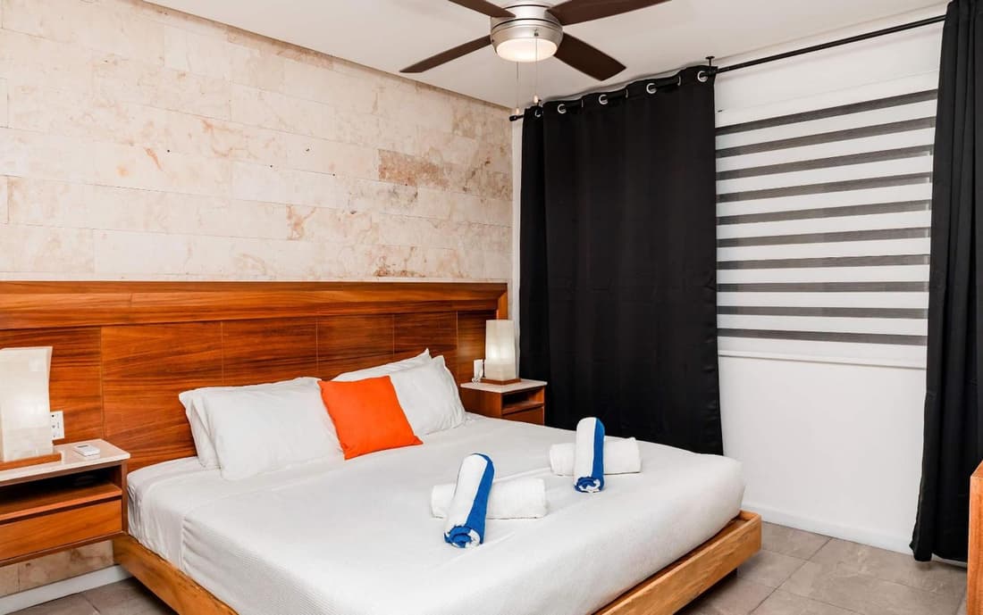 Grand Fifty - Stylish Stay w Rooftop Pool