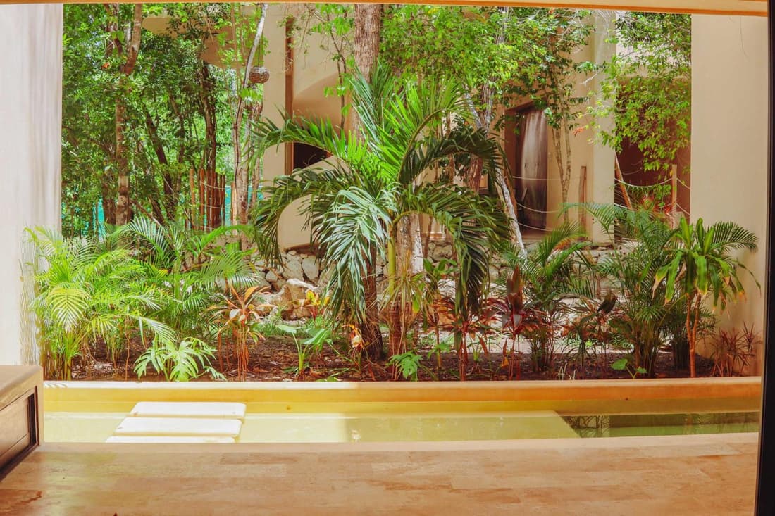 1st Flr Chic Jungle 1BR Priv Pool Steam & Gym
