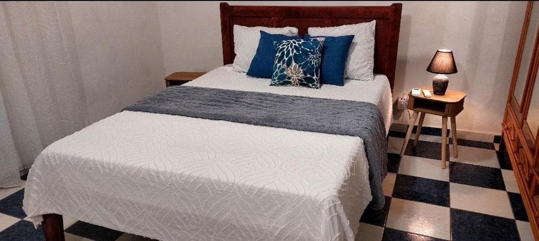 LaPetite Maison, Maison spacieuse & calme avec parking, proche plages Sainte-Rose