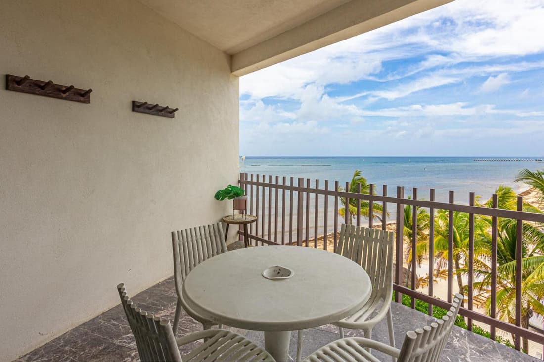 Right on The Beach, Gym, Location, Private Plunge