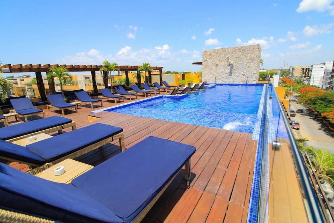 Lunada Bright Stay with Rooftop Amenities