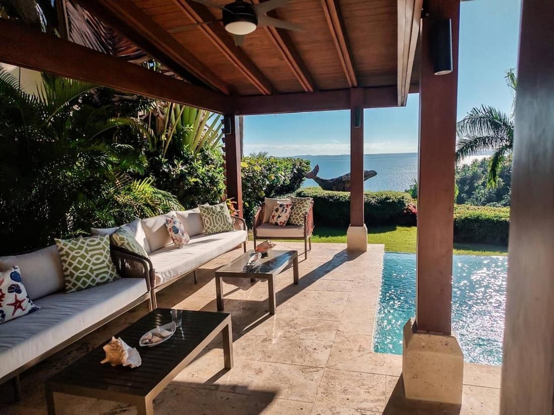 Villa with private pool and sea view in Saman