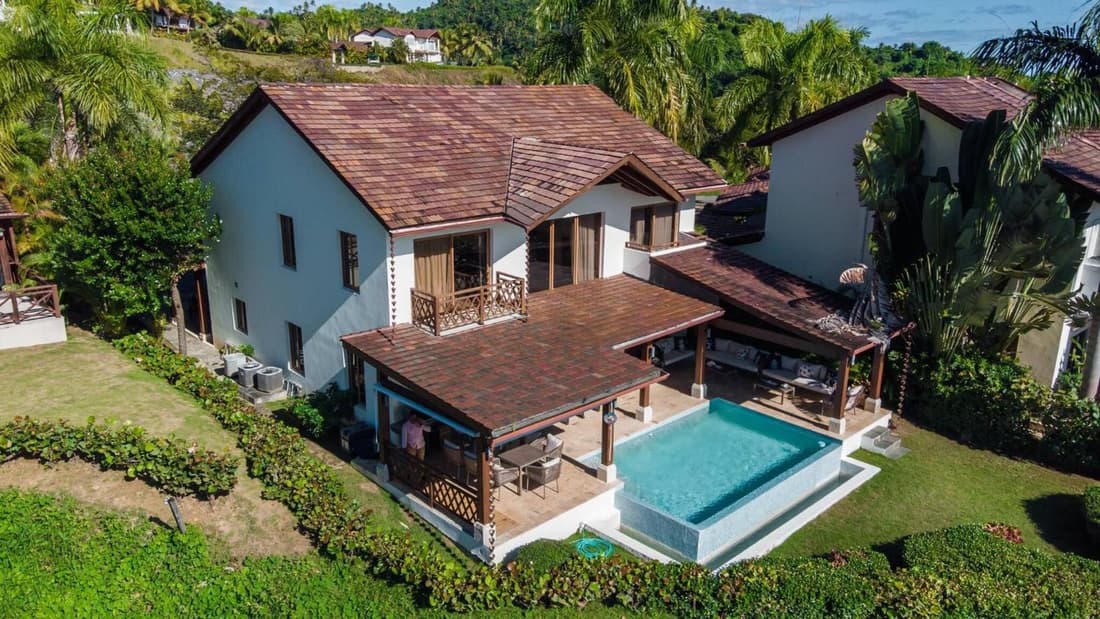 Villa with private pool and sea view in Saman