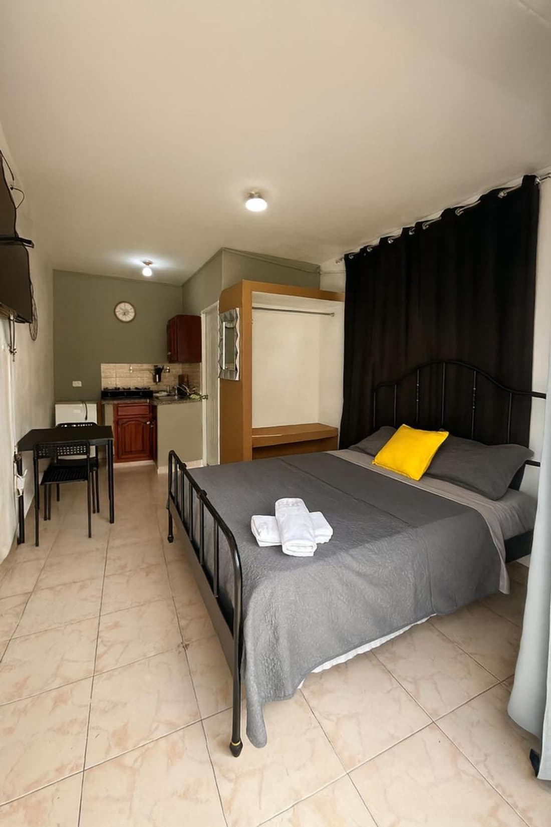 Charming Studio Retreat in Zona Colonial with City Views