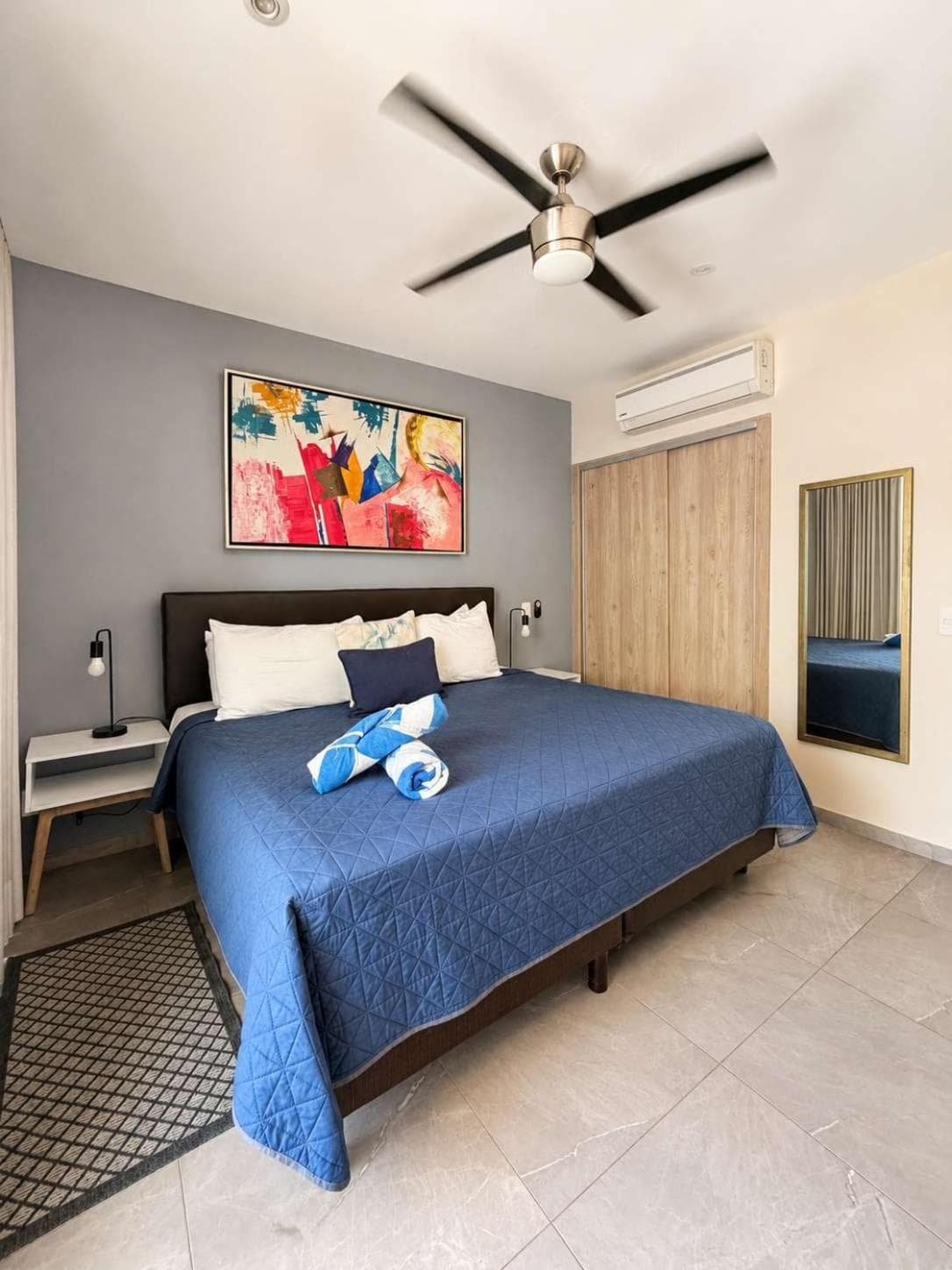 Quiet Pool-View 1BR Near 5th Avenue