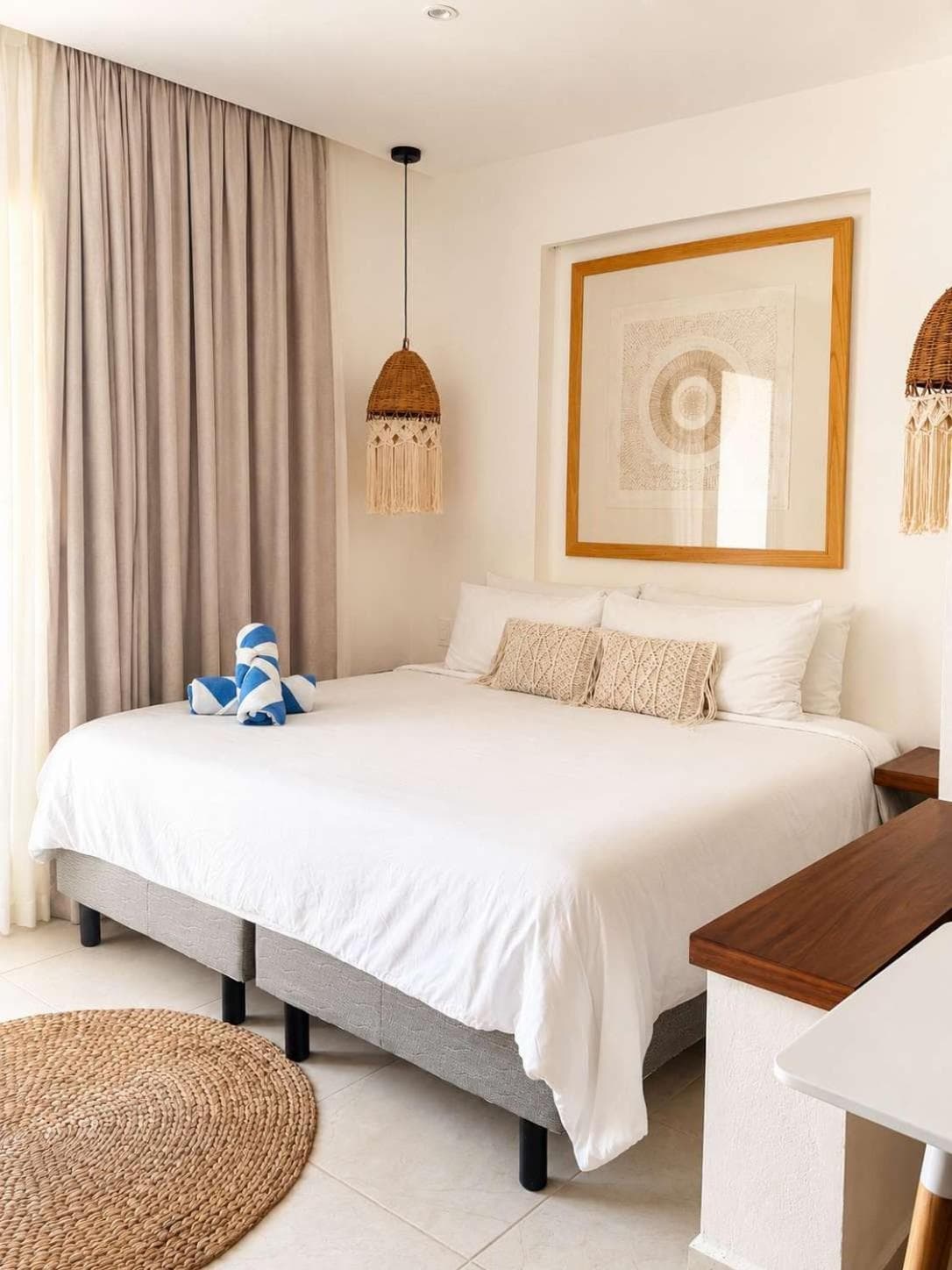 Boho Studio w Rooftop Jacuzzi near 5th Ave